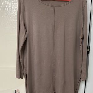 Great transition piece into fall. Beautiful color